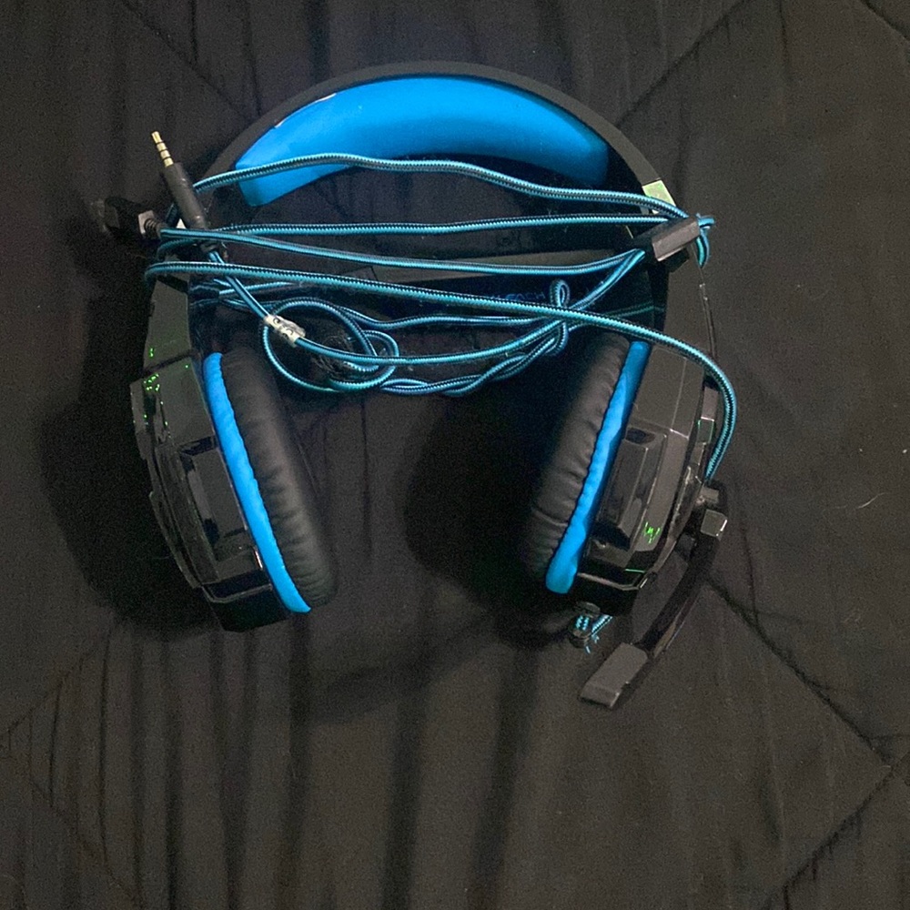Blue and black kotion each wired gaming headset